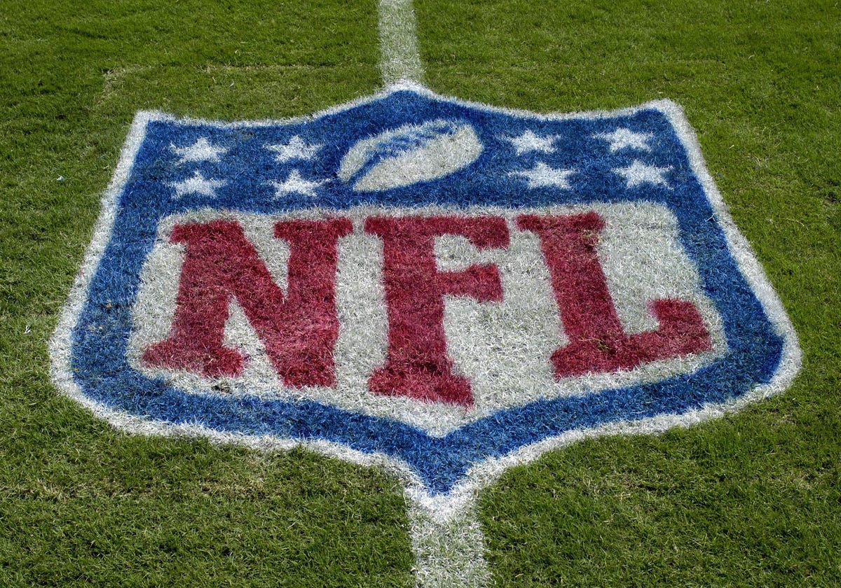 Apple Says ‘Sufficient’ As Google-NFL Deal Pushes Sports activities TV Rights Limits