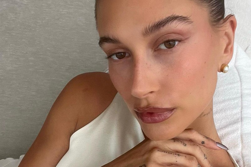 Hailey Bieber’s “Glazed Donut Nails” Land a Spot on Google’s Prime Magnificence Traits of 2022