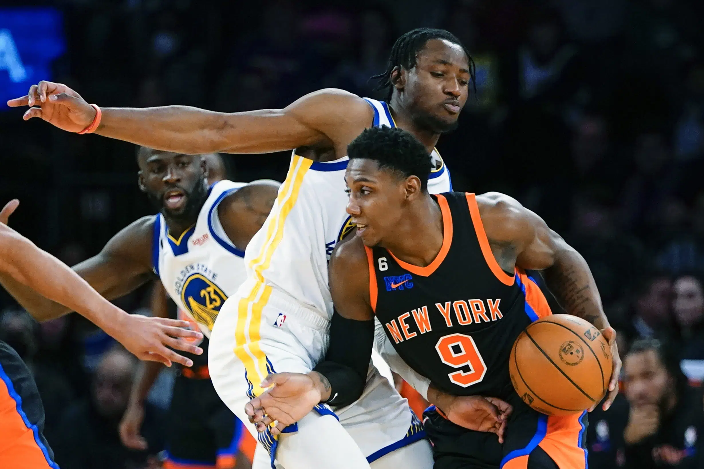 Knicks rout Warriors 132-94, prolong win streak to eight video games