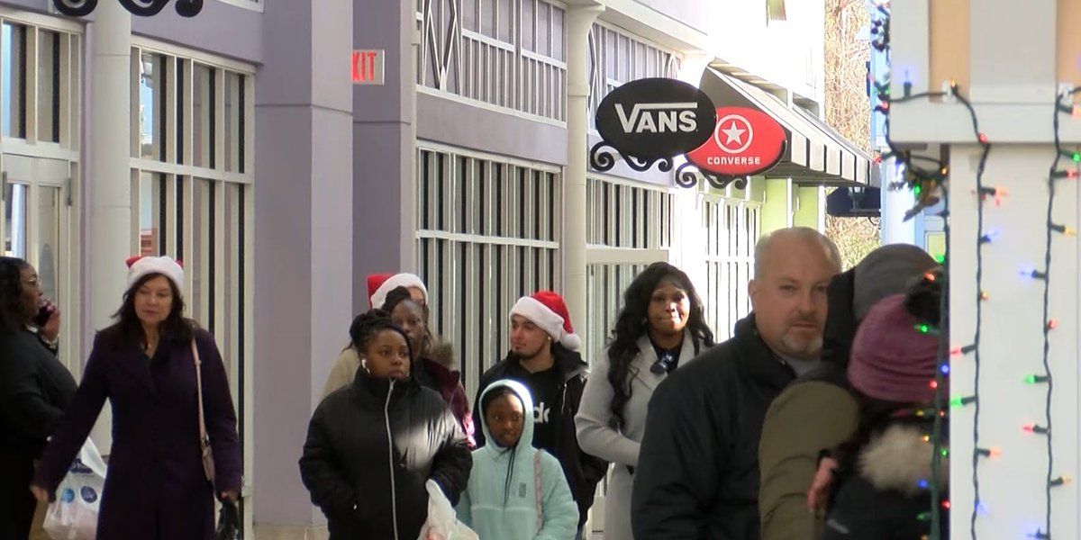 Tanger Shops packed for last-minute purchasing