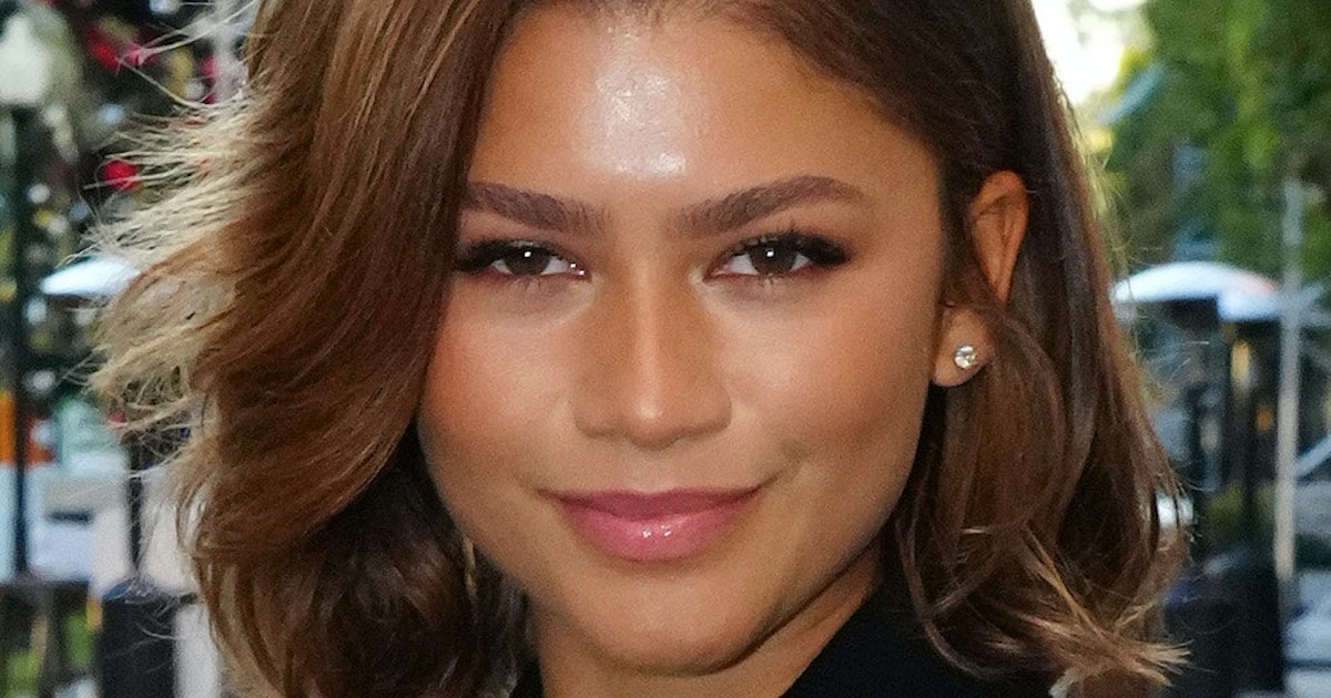 Zendaya Channels Jennifer Aniston’s ‘Buddies’ Type With a ’90s Vest