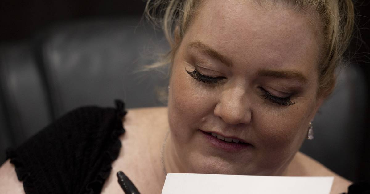 Colleen Hoover is 2022′s bestselling writer in Eire with 4 books in high 10 – The Irish Occasions