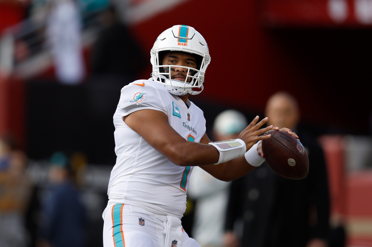 Dolphins QB, Hawaii’s Tua Tagovailoa leads Professional Bowl Video games voting by followers