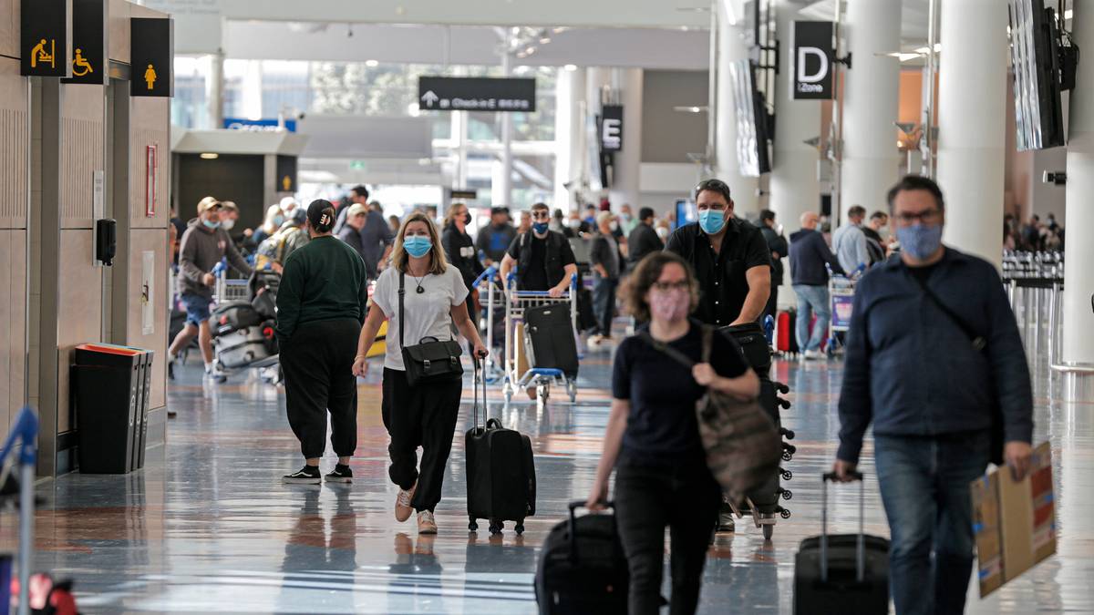 Bumpy flying: 1600 unfilled jobs prompts Xmas journey warning from Auckland Airport