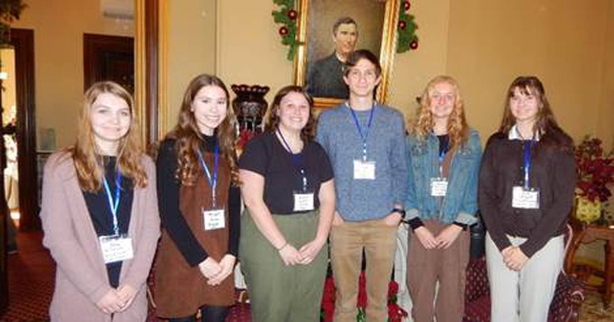 College students from Ottawa, Streator, Seneca, Serena honored with DAR Good Citizen awards – Shaw Native