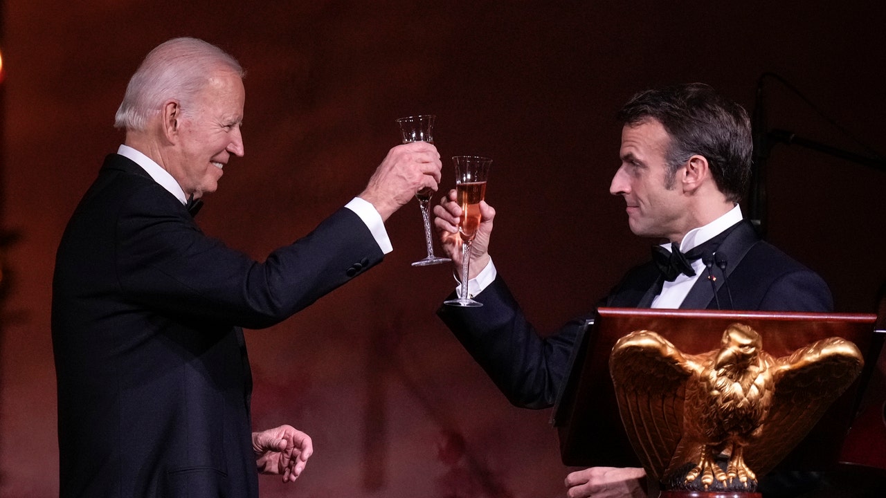 Bidens entertain massive names in leisure, politics, enterprise at first state dinner