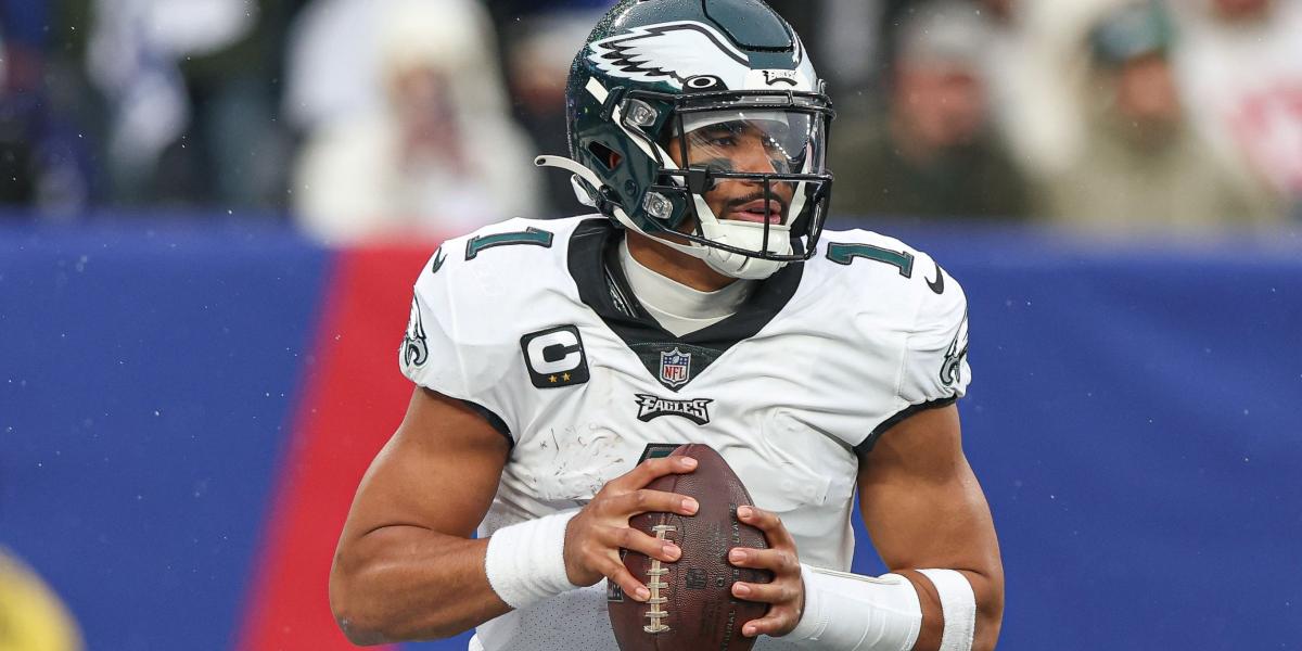 Eagles’ Jalen Hurts suffers shoulder sprain, unsure for Cowboys sport