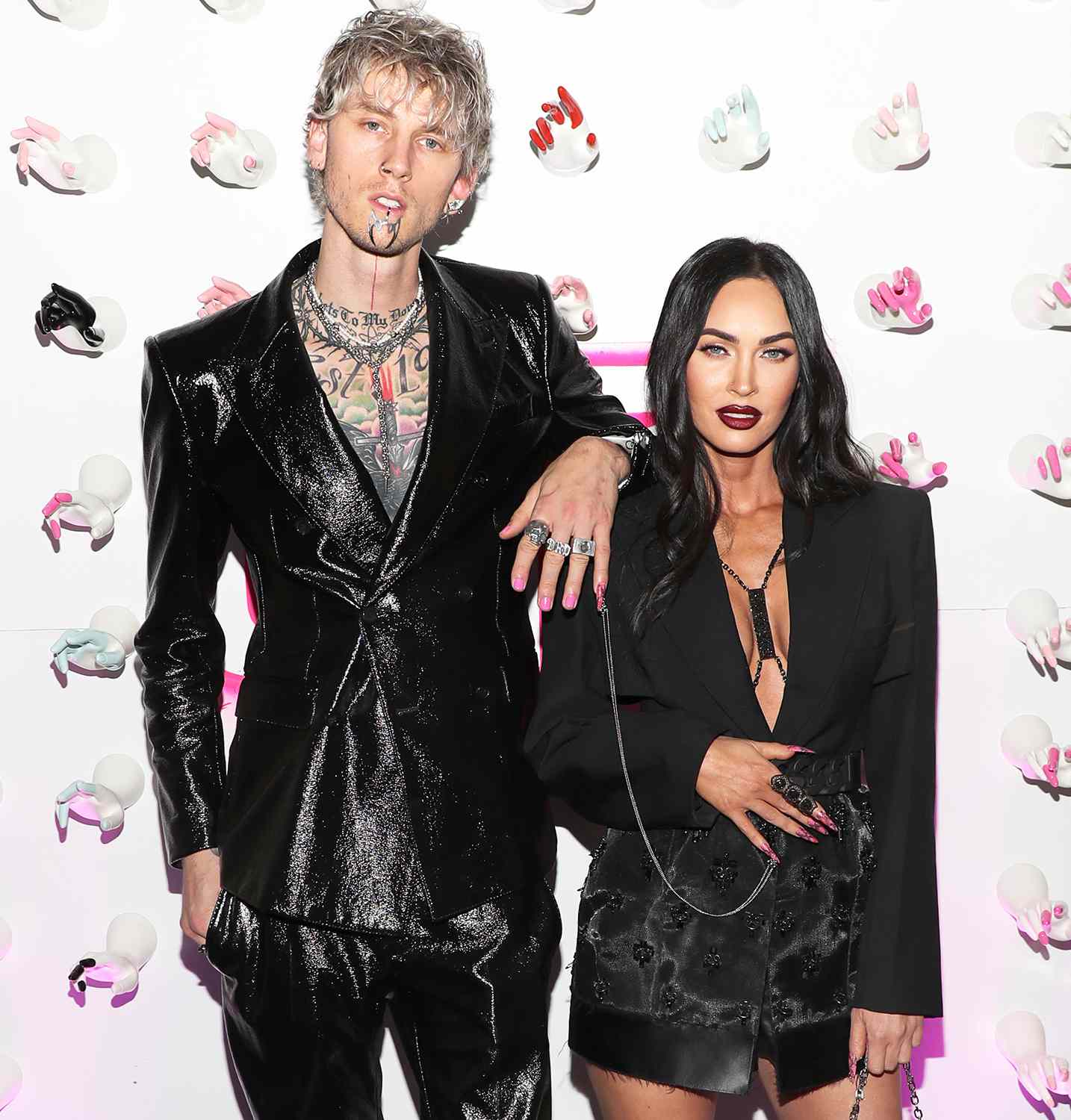 Machine Gun Kelly Responds to Megan Fox’s Put up ‘Searching for a Girlfriend’