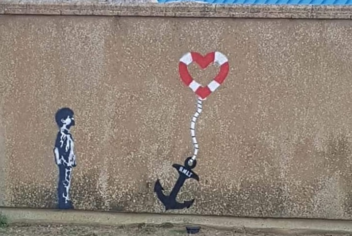 Thriller artist leaves Banksy fashion mural on wall close to a North Wales lifeboat station |