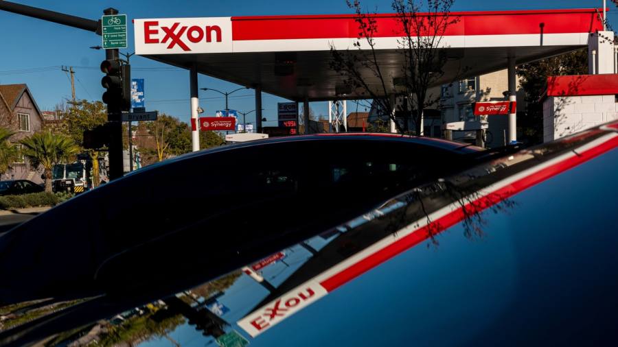 ExxonMobil publicizes bn buyback regardless of political backlash