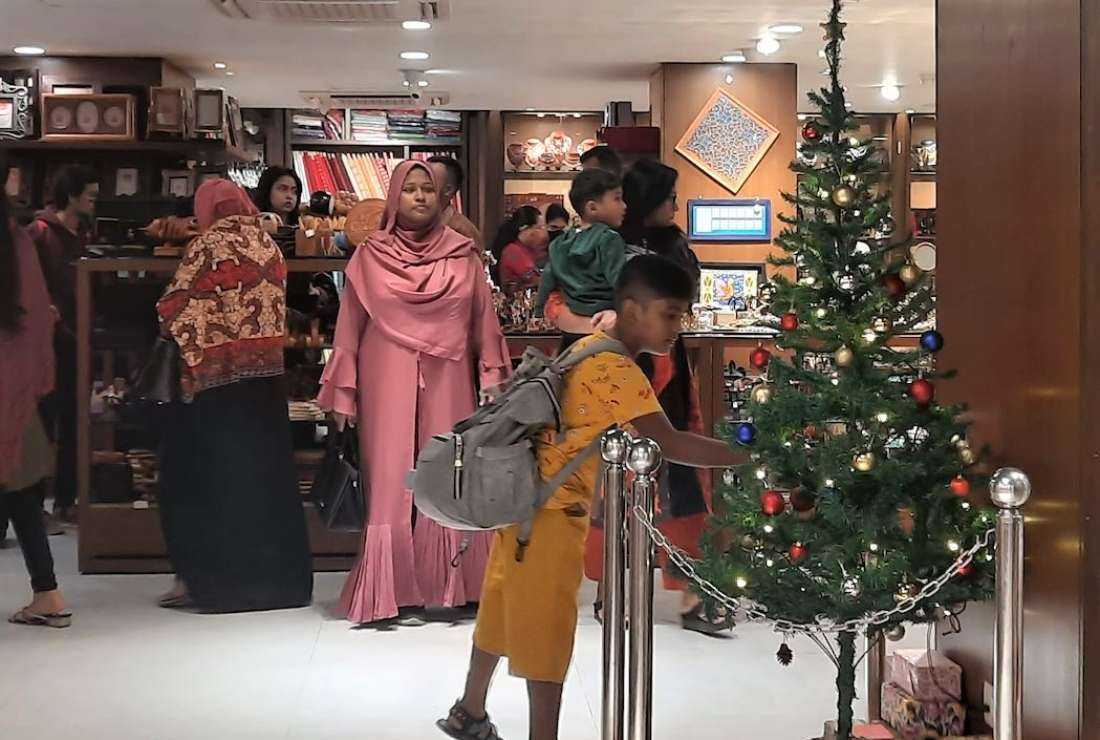 Promoting Christmas in Muslim-majority Bangladesh