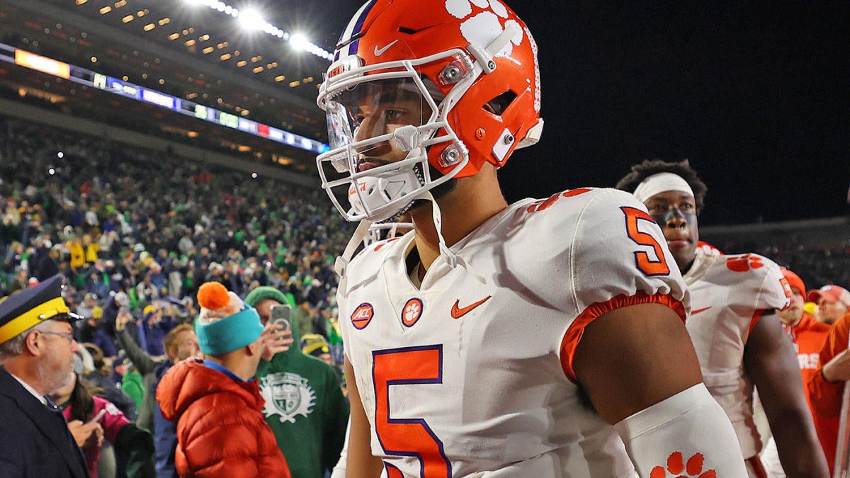 Clemson QB DJ Uiagalelei transferring to Oregon State as five-star prospect makes an attempt to reset profession