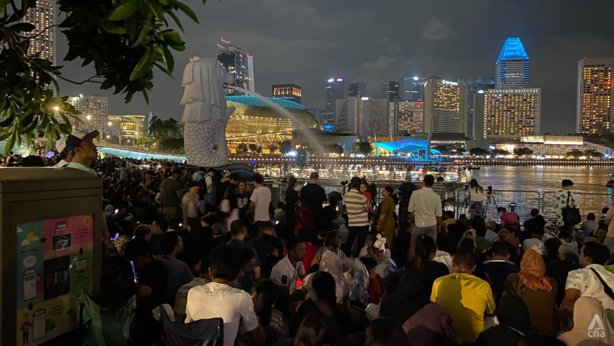 Marina Bay New Yr countdown: Merlion Park briefly closed to the general public amid rising crowds