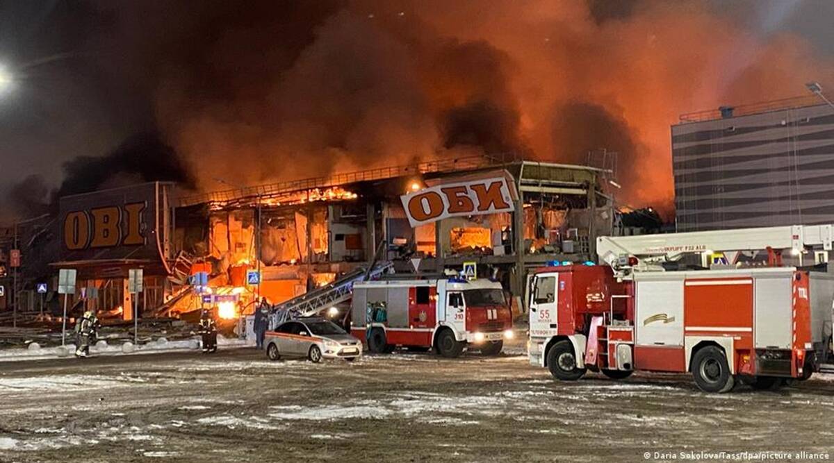 Massive hearth rages via Moscow shopping center in Russia