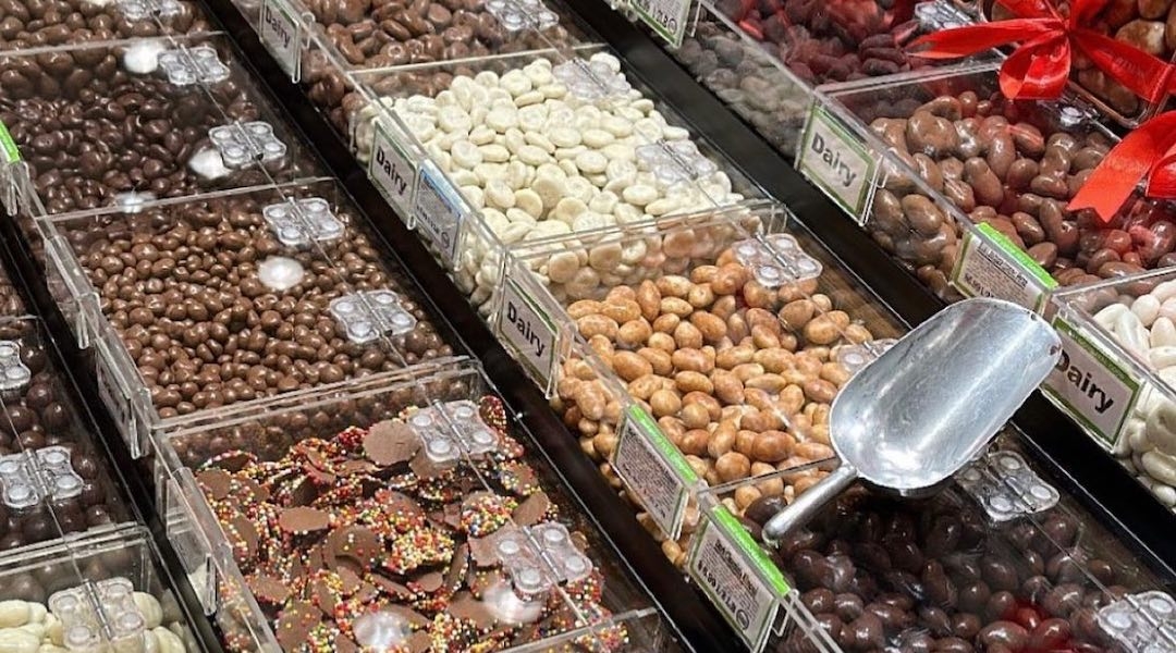 A sequence of fruit and nuts shops brings an Israeli-style market idea to NYC