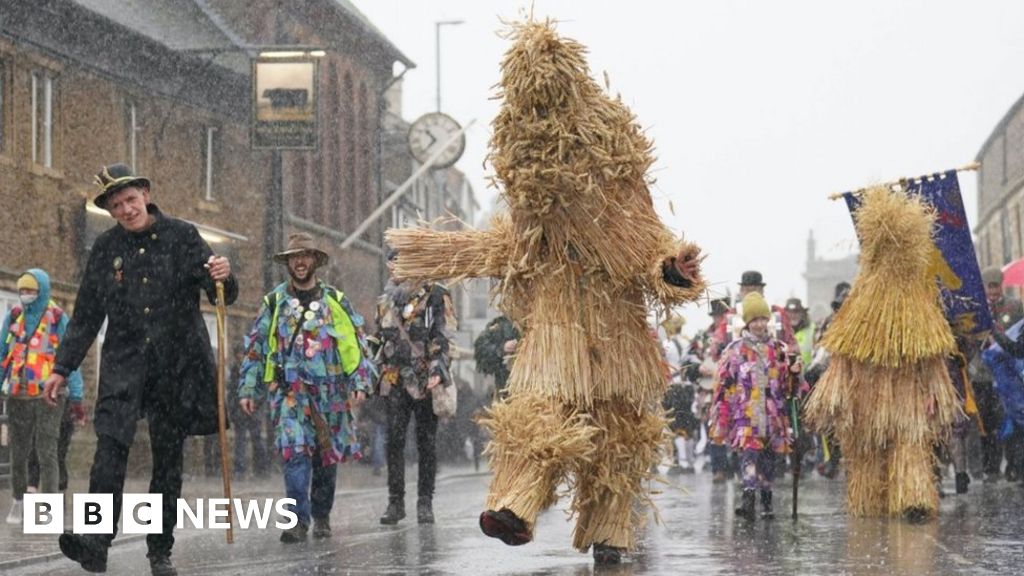 Straw Bear Competition returns to Whittlesey streets after Covid hiatus – BBC