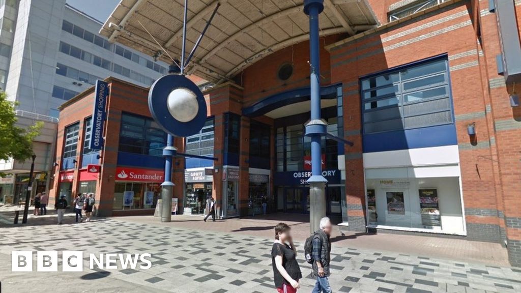 Slough: Boy arrested after double stabbing at procuring centre – BBC