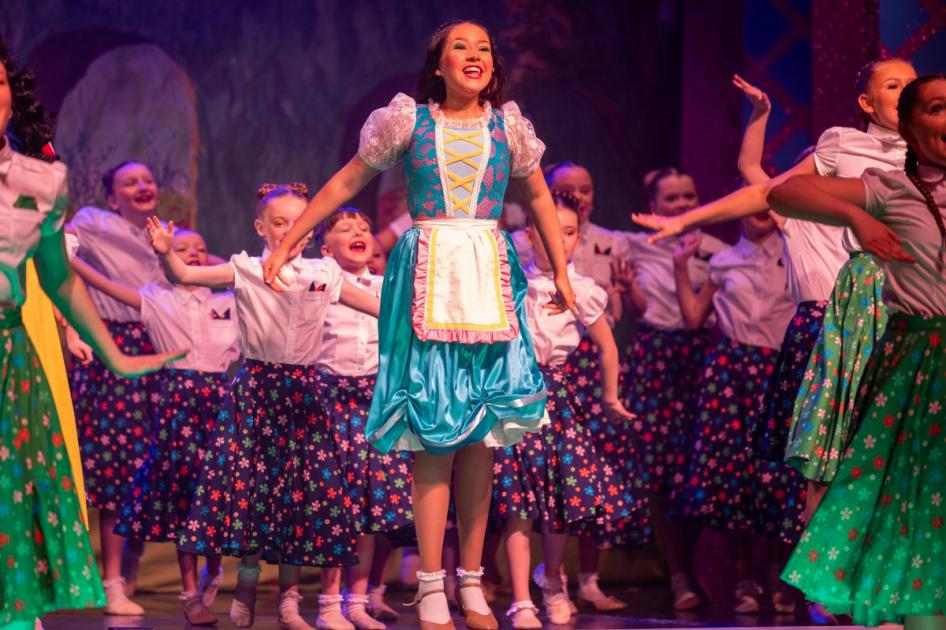 PICS: Forefront’s Snow White and the Seven Dwarfs at Alloa City Corridor