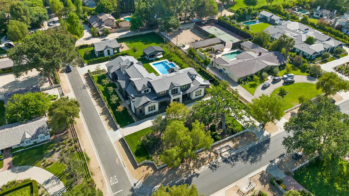  Million Residence In A Southern California Movie star Magnet