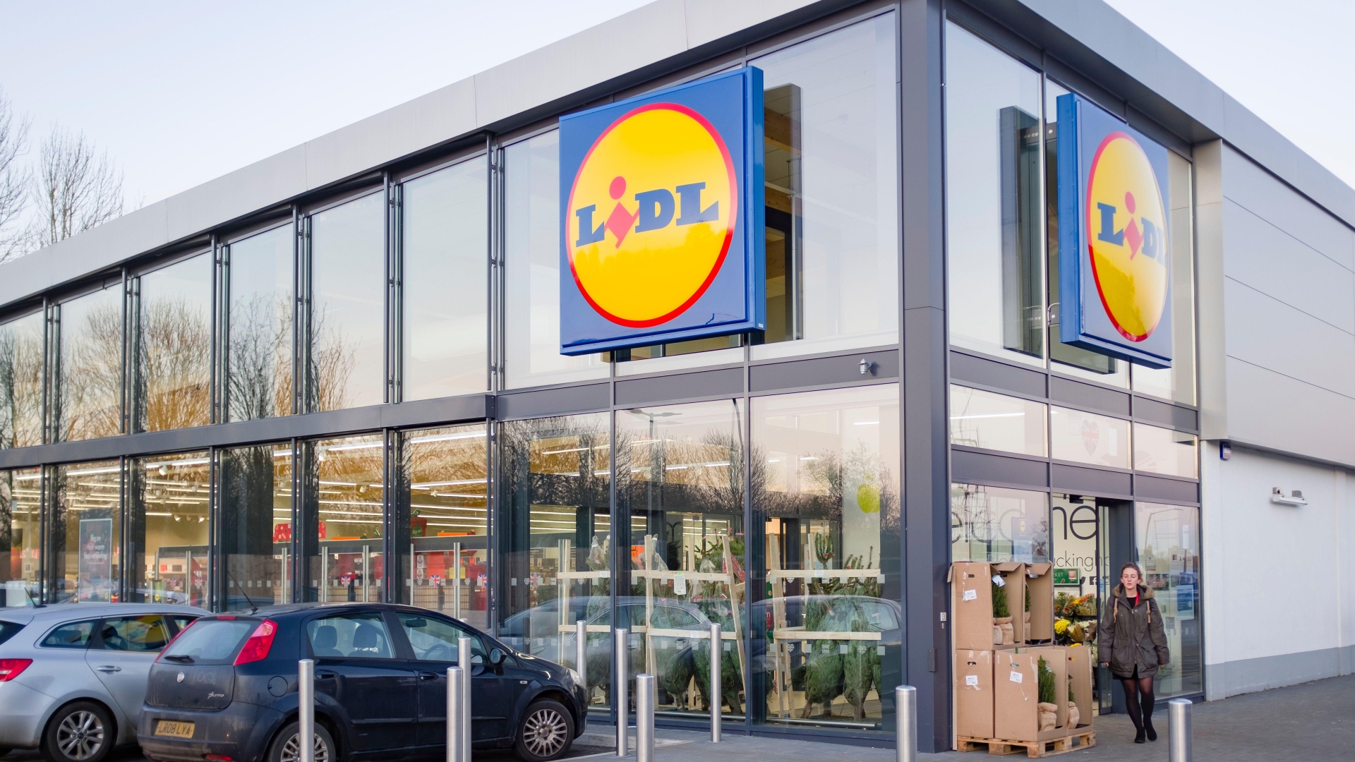 Customers save £50 after flocking to Lidl to snap up Oodie-style hoodie blankets