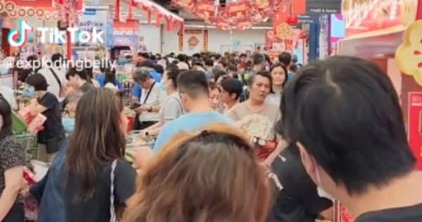 ‘Zombie apocalypse?’ Persons are queueing for as much as 45 minutes at supermarkets at 11pm – here is why, Singapore Information