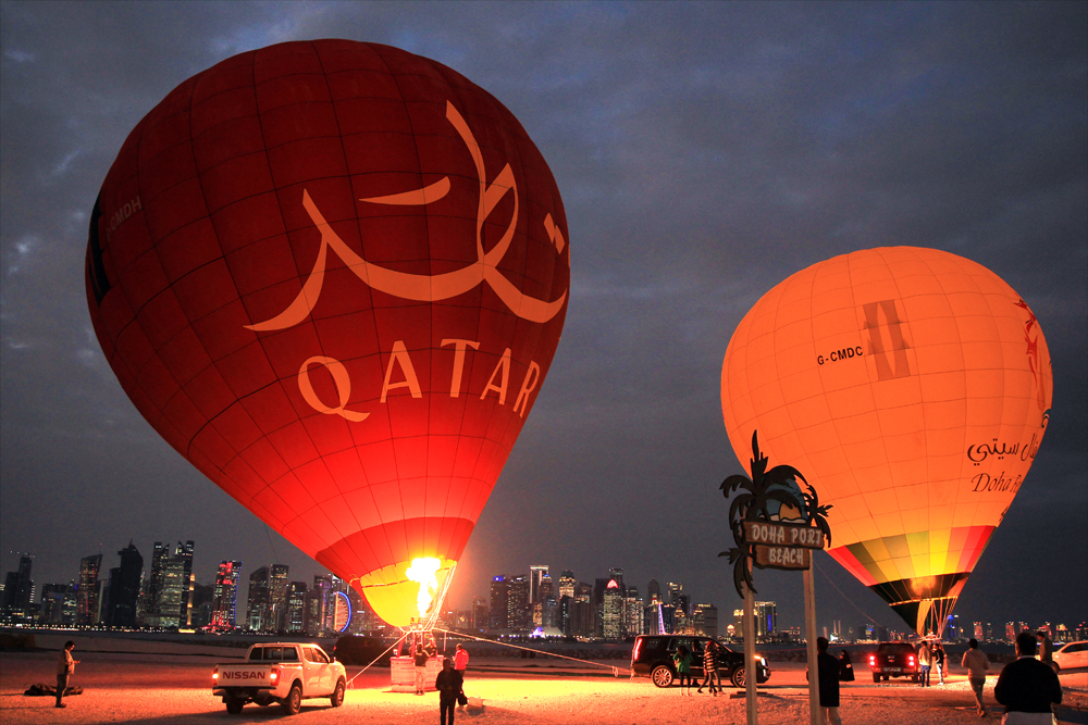 10-day Balloon Competition to characteristic illuminated big kites