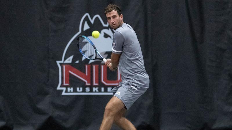 Huskies Sweep Chicago State in House Opener