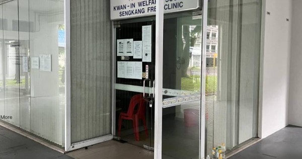 Girl ‘confused’ by sufferers utilizing bottles to queue for therapy at Sengkang free clinic, says it is ‘unfair’, Singapore Information