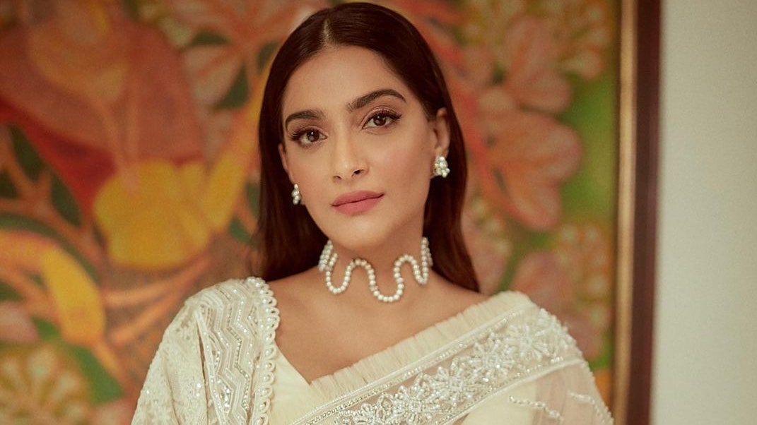 Rosy lips are a star favorite this season–from Janhvi Kapoor to Sonam Kapoor Ahuja