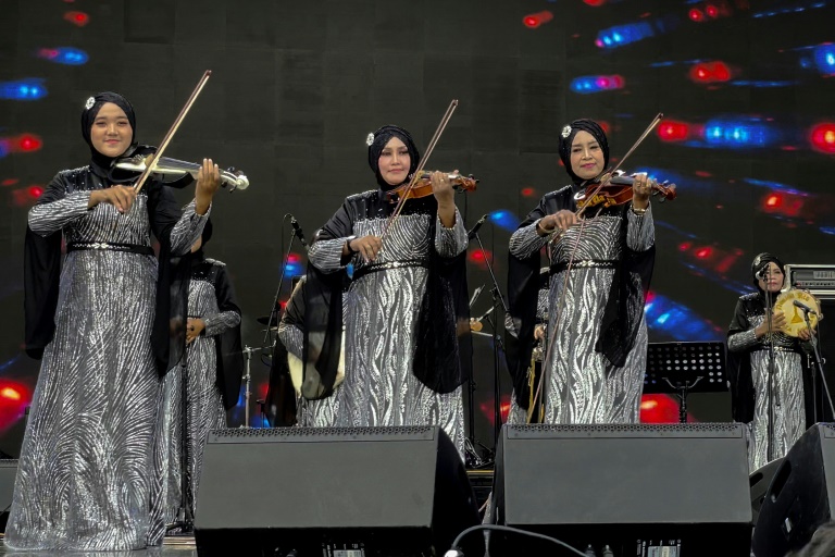 Hijabi ‘indie moms’ embraced by younger Indonesian music followers