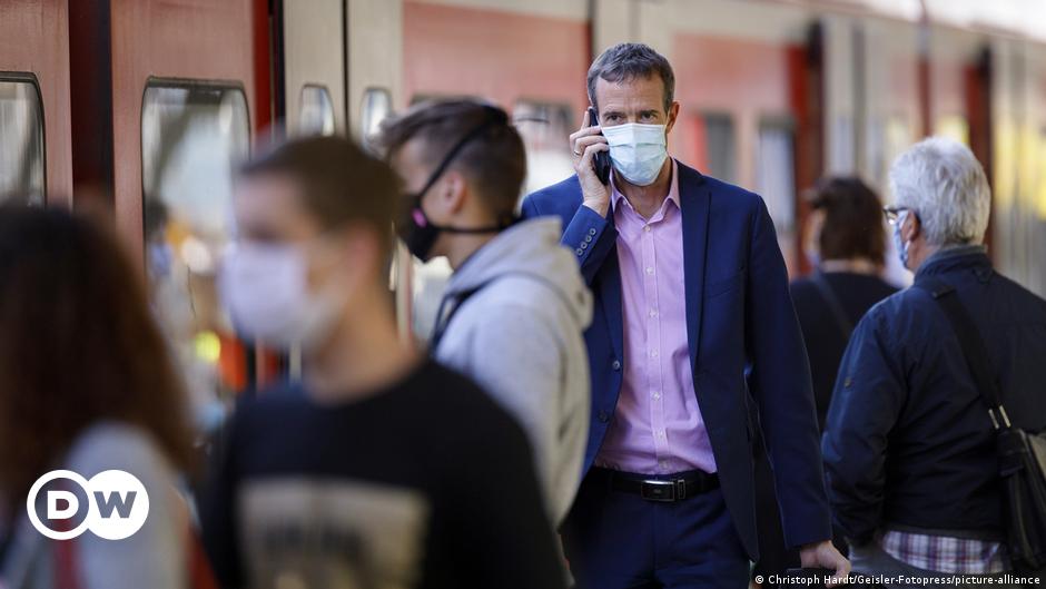 Germany to scrap COVID masks rule on long-distance transport – DW – 01/13/2023