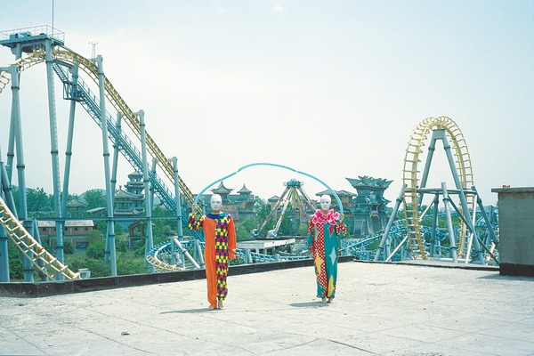 Sharpening the picture of deserted theme parks