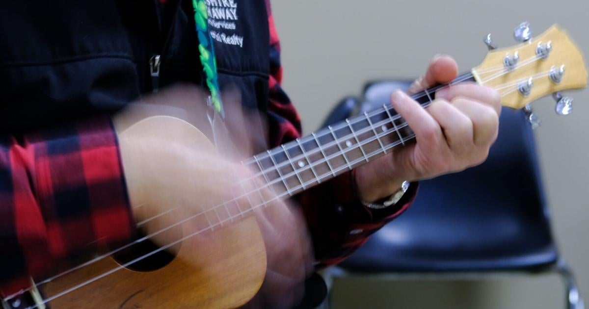 Ukulele group spreads pleasure | Human Curiosity