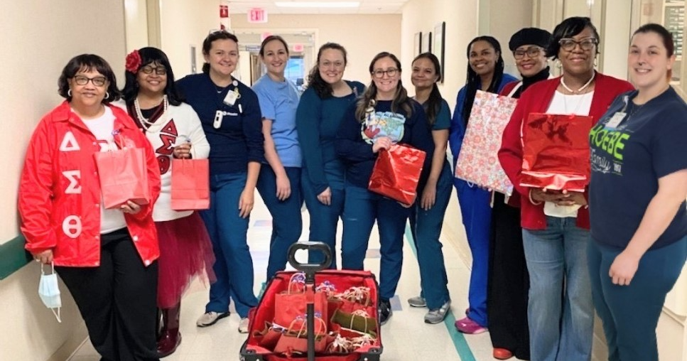 Delta Sigma Theta Sorority Inc. donates books to Phoebe NICU – The Albany Herald