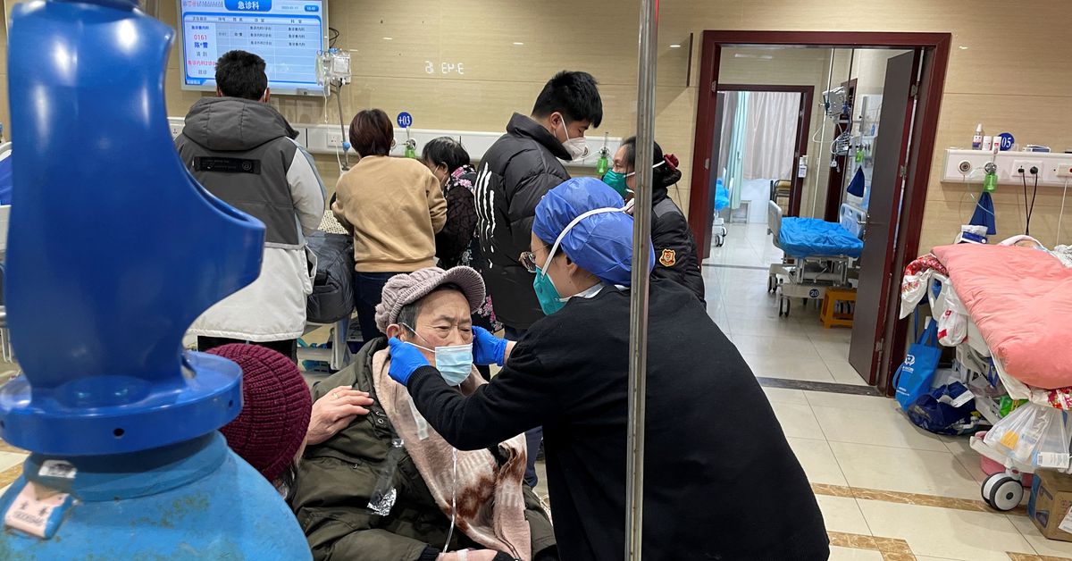 China says COVID outbreak easing on eve of journey rush