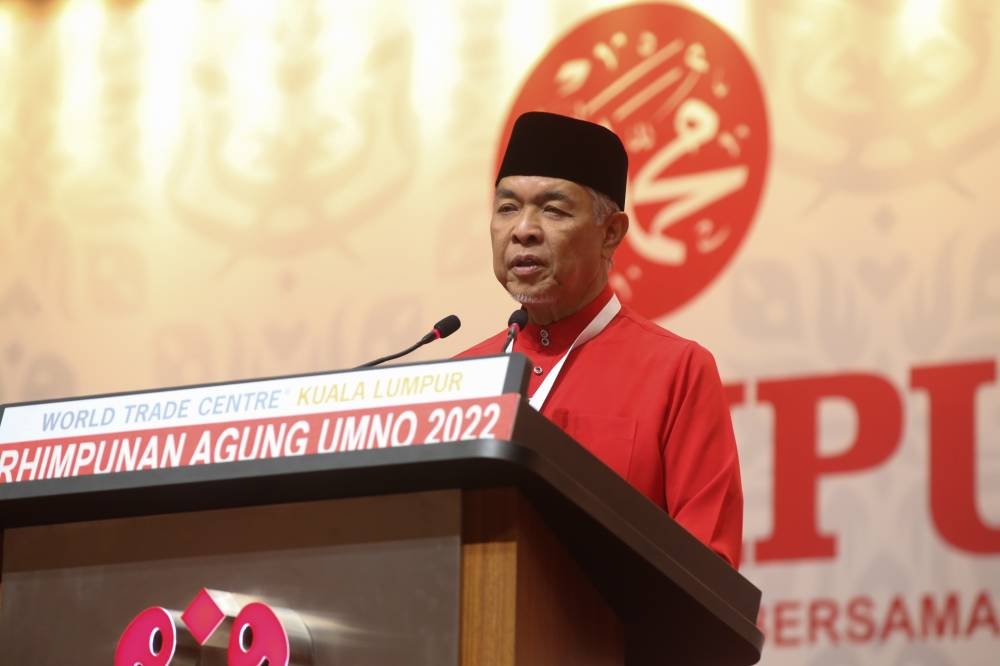 Zahid tells Azalina to dig deep into ex-AG Thomas’ controversial guide claims, says ‘should you fail, Umno fails; should you succeed, occasion rewards you’