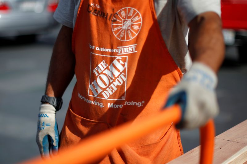 House Depot to vary pay coverage for hourly staff