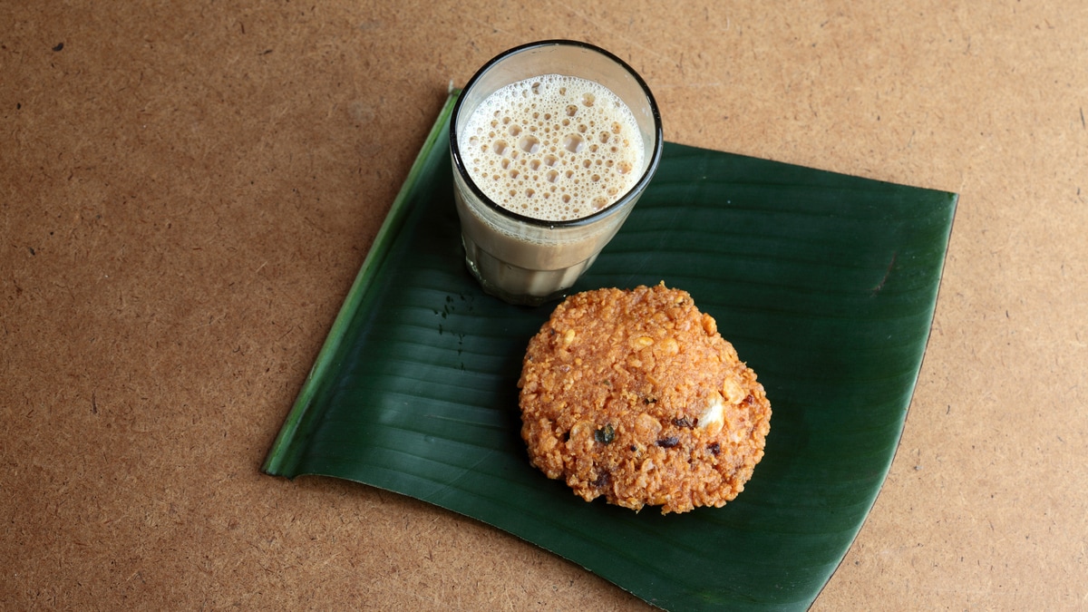 Bored Of Common Vada? Attempt This Kolkata-Model Moong Dal Vada As an alternative