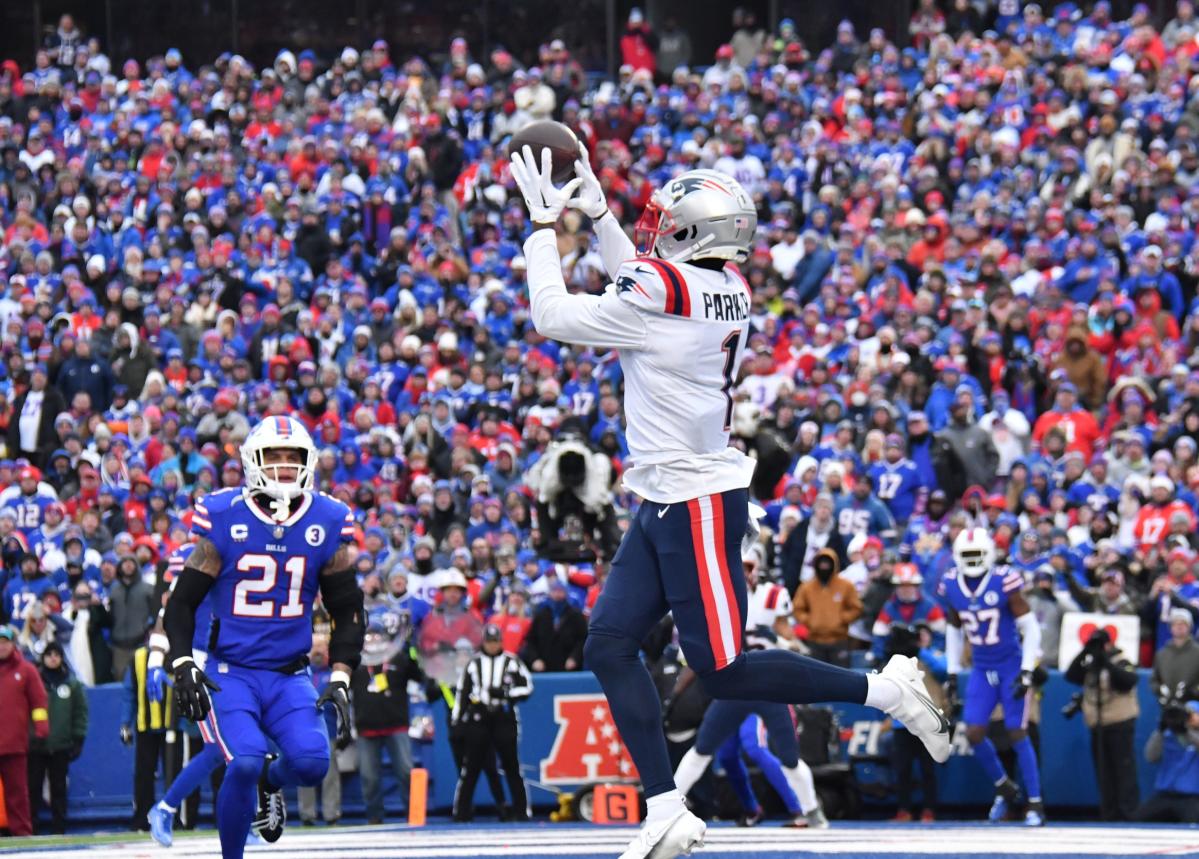 DeVante Parker’s leaping landing was a magnificence