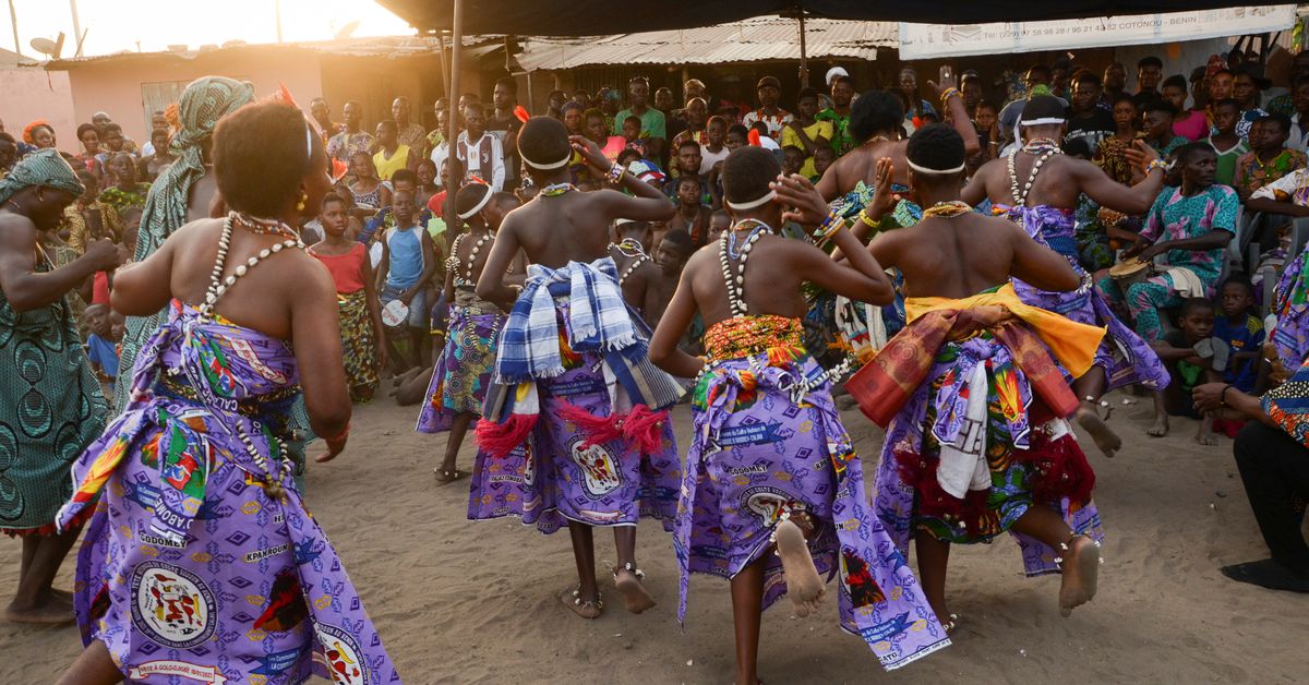 Voodoo dances and rituals wow vacationers at Benin competition