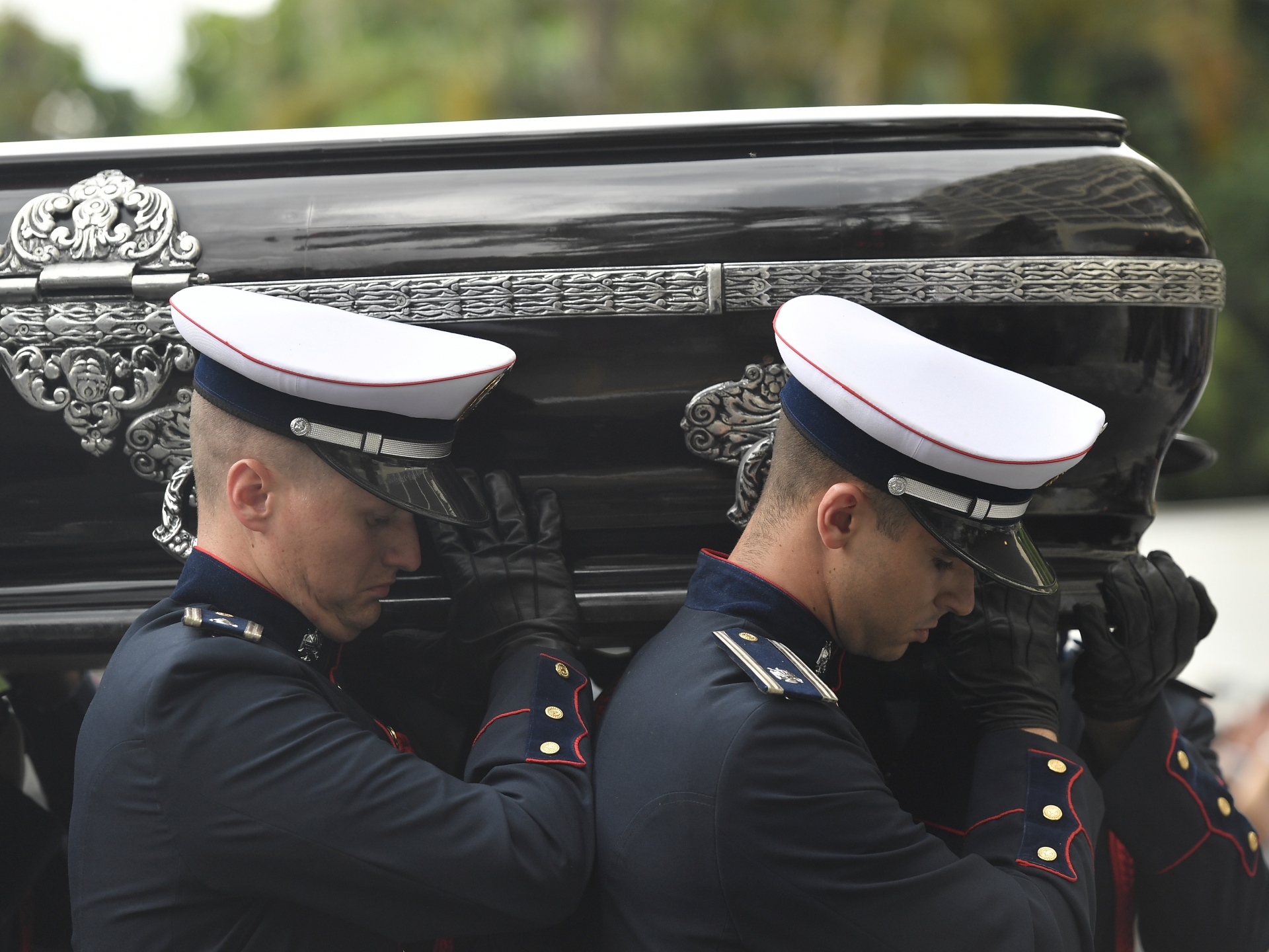 Brazilian sports activities legend Pele laid to relaxation in Santos cemetery | Soccer Information