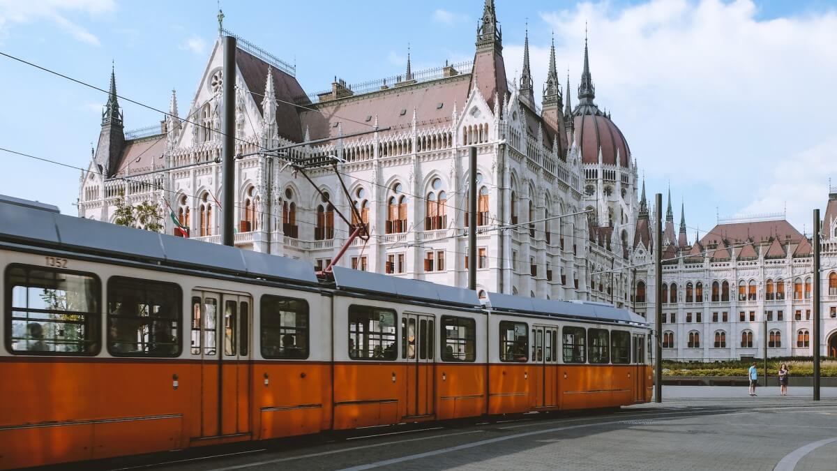 Hungary Extends Free Journey in Public Transport in Budapest for Ukrainians Refugees