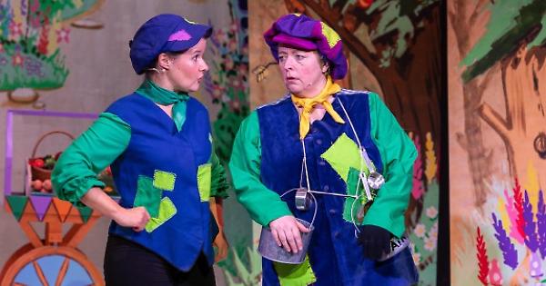 Pantomime at its highest with continuous comedy, slapstick and jokes