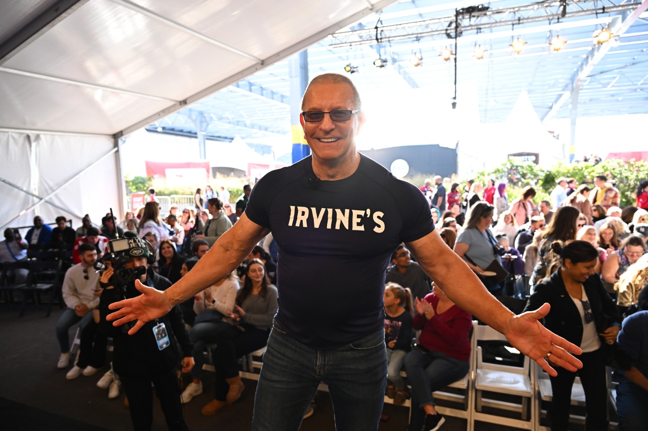 Celeb chef Robert Irvine stops by GR to advertise new spirits