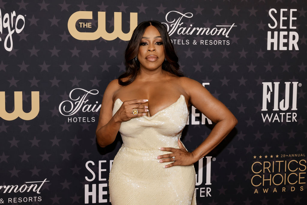 Niecy Nash Shimmers in Jason Wu Costume at Critics Selection Awards – WWD