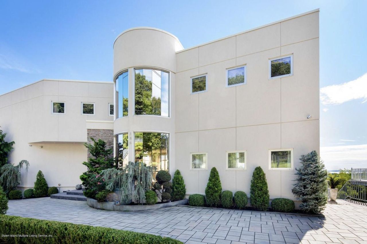 Staten Island Dwelling of the Week: Modern cliff-side, ocean views, indoor pool, Todt Hill, .65M