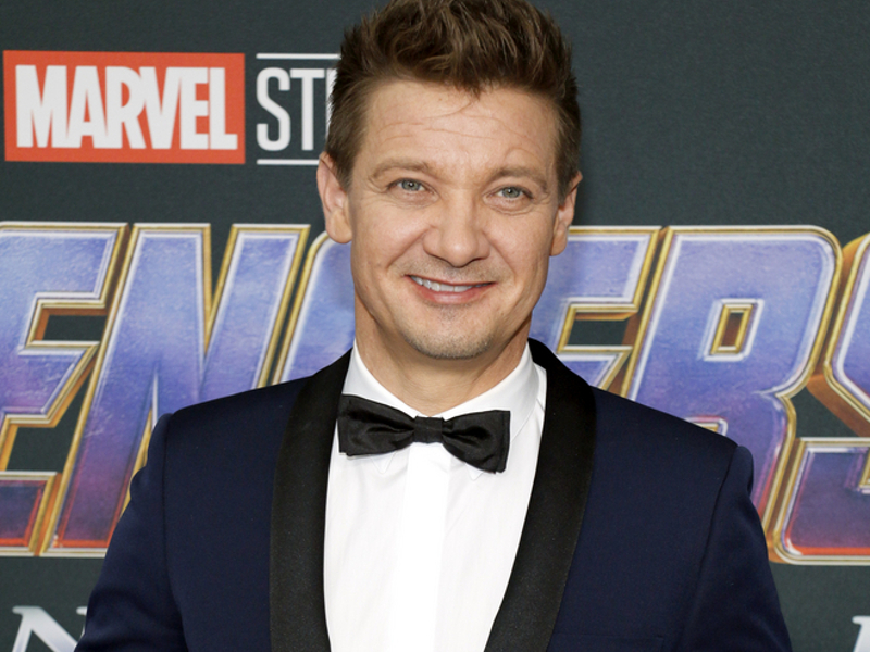 Superstar Gossip: Eire Baldwin, Jeremy Renner + Whitney Carson!