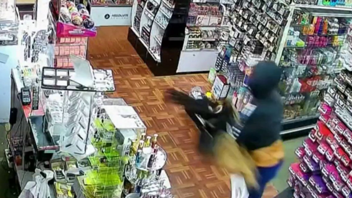 Man Pepper Sprays Employees, Snatches Wigs From Oakland Park Magnificence Provide Retailer – NBC 6 South Florida