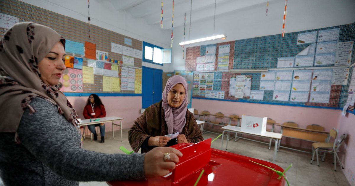 Few early voters in Tunisian election amid political change