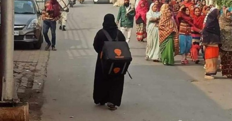 Web Finds Out Why The Viral Burqa-Clad Lady Wears A Swiggy Backpack